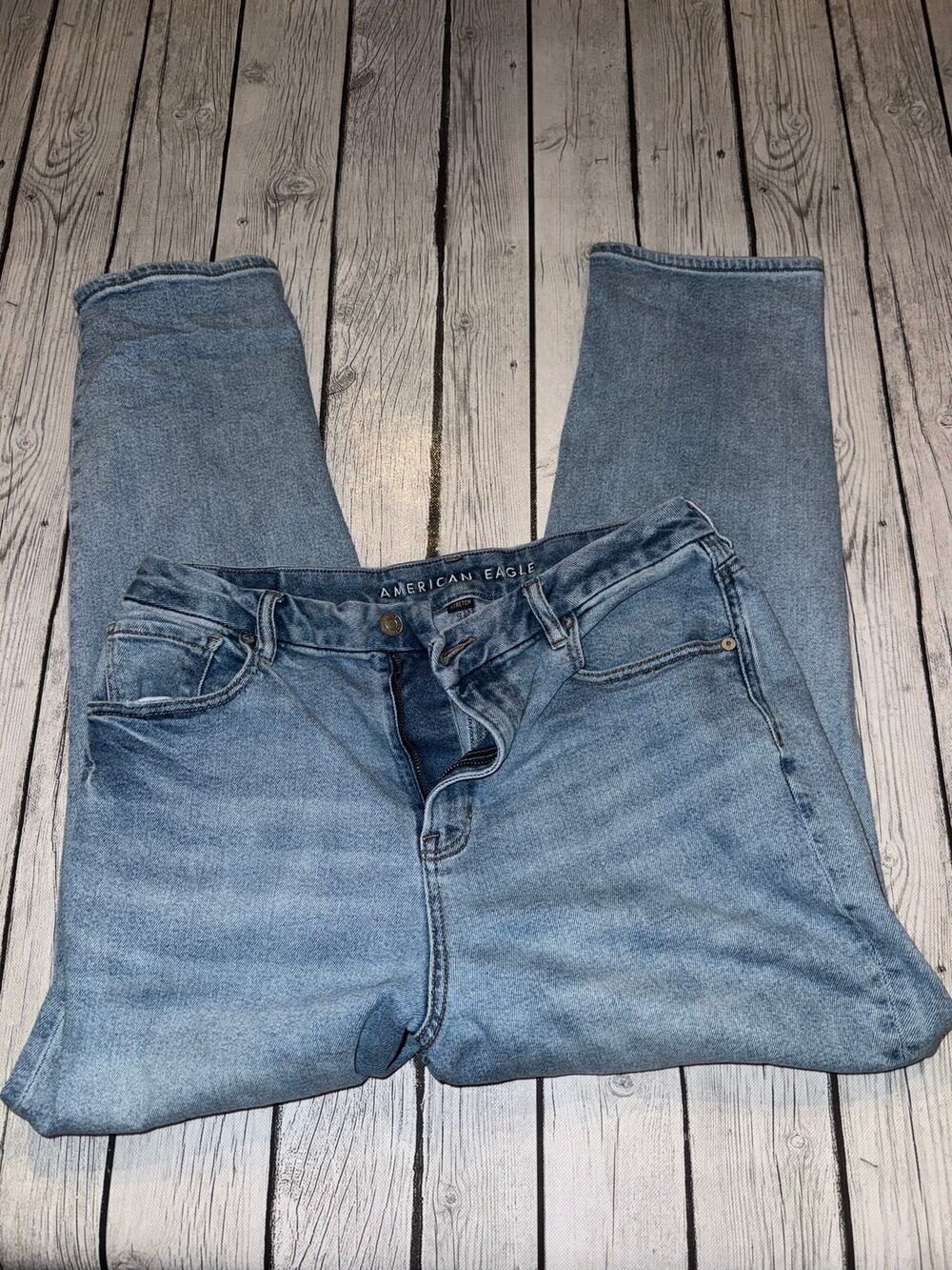 American Eagle Women’s Mom Jeans Size 14 High Rise Relaxed Fit Denim